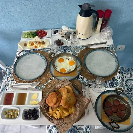 بيت شباب Moi Cunda Ayvalı